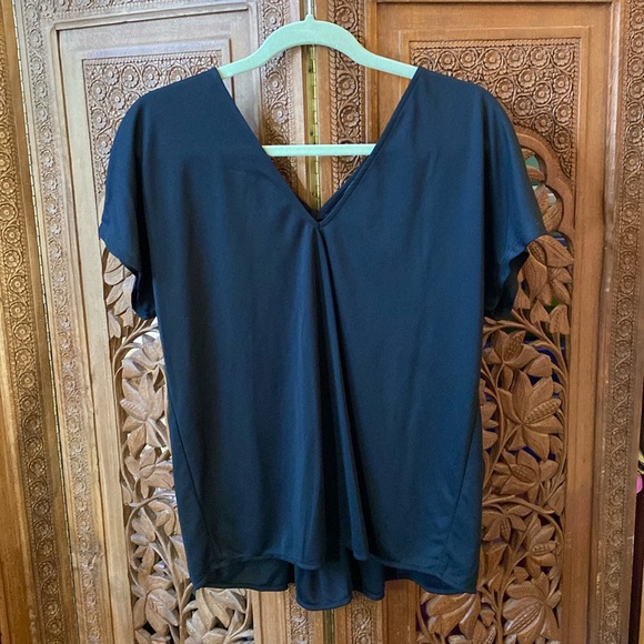 EUC - Ann Taylor - Black V Neck Flowy Top Size XS - Picture 1 of 10